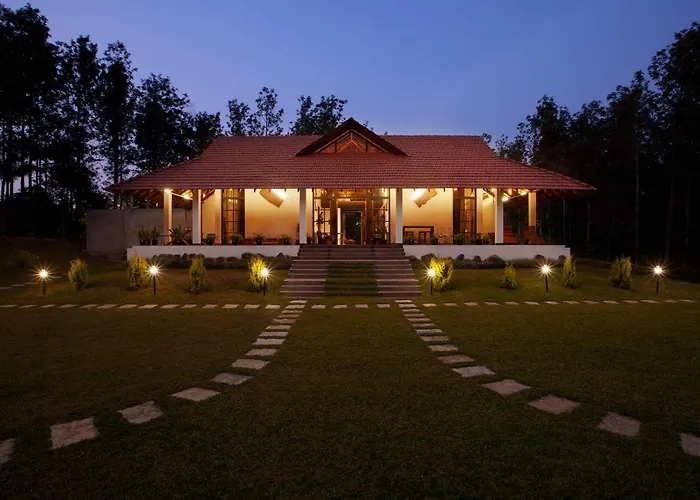 Stayvista At Cedar - Strelitzia 2Bhk With Breakfast And Jacuzzi Chikmagalur